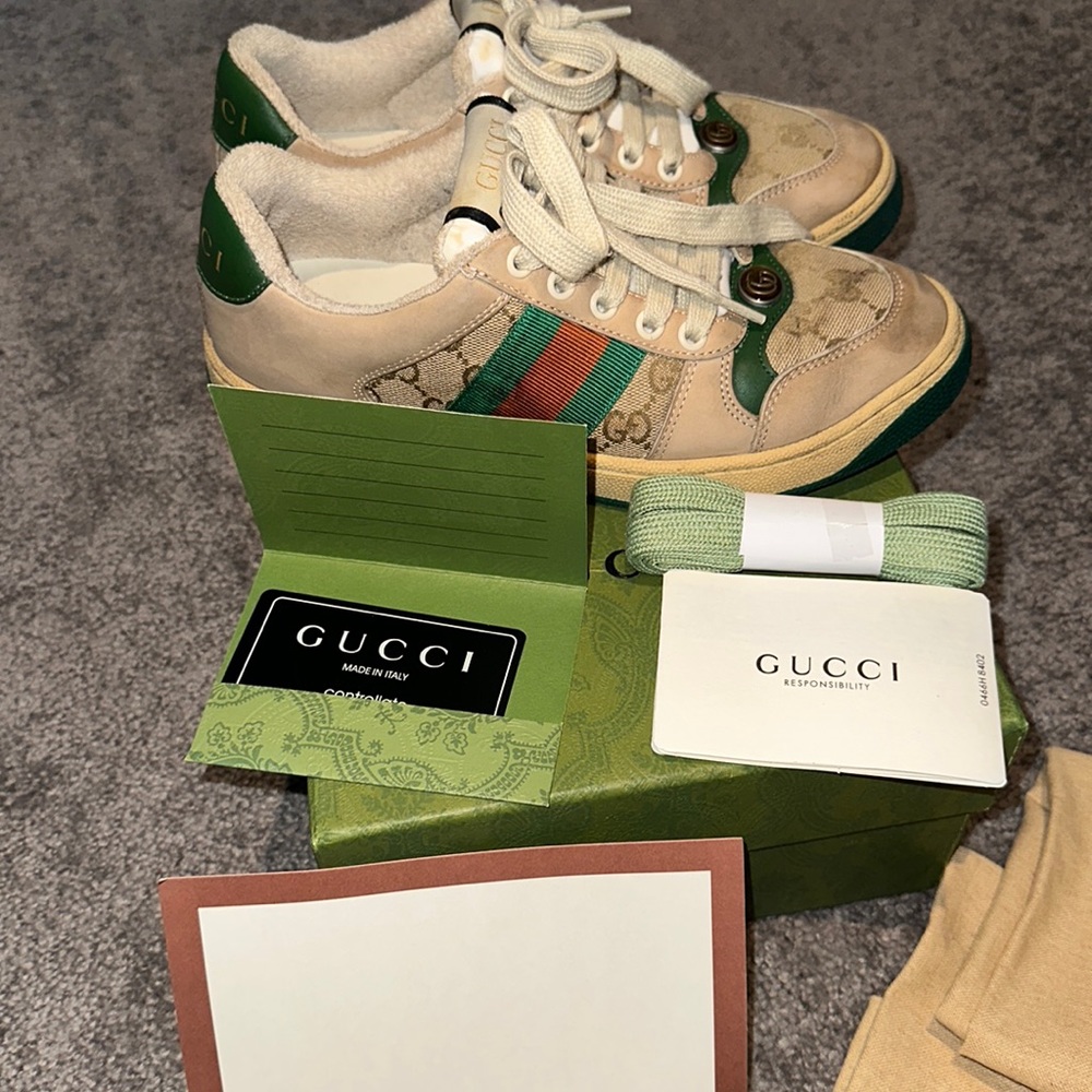 Sneakers women size 36 run small size 35 preowened.